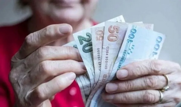 Emekliye 3 Farklı İkramiye Hesabı! Masada Hangi Rakamlar Var